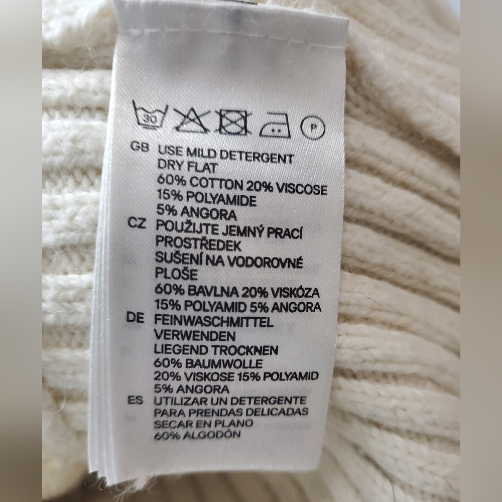 H&M Sweater - Picture 7 of 7